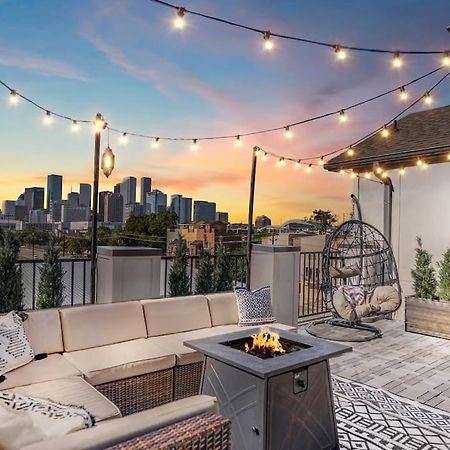 Luxury Downtown Home W Rooftop Deck In The Skyline Houston Exterior photo