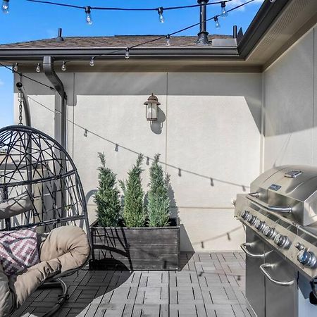 Luxury Downtown Home W Rooftop Deck In The Skyline Houston Exterior photo